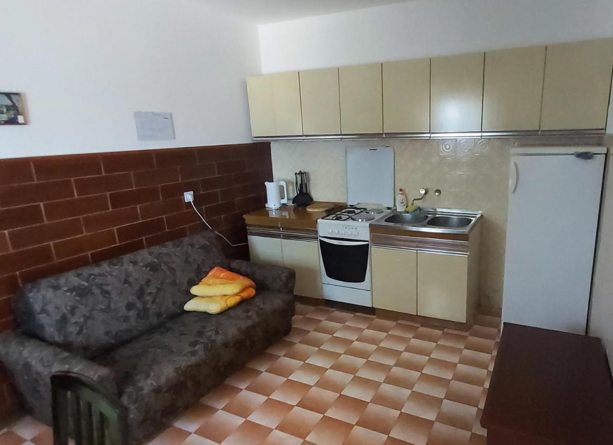 Apartmani Ana Karlobag Exterior foto